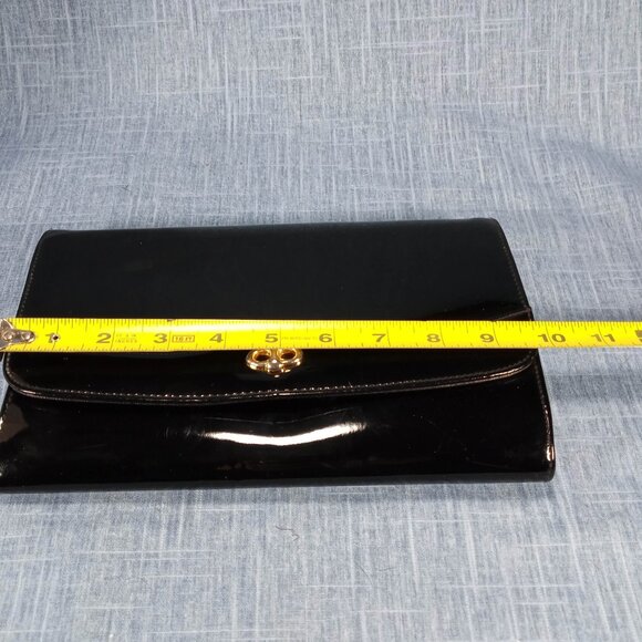 1960s Vintage Patent Black Clutch by Ande' - Picture 9 of 10